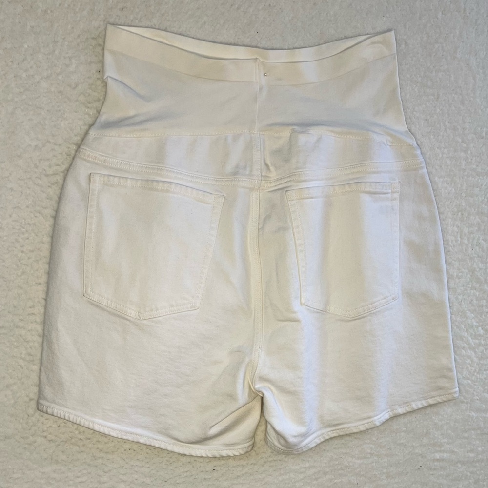 Old Navy: “NWOT”Maternity Rollover-Waist white shorts 🩳